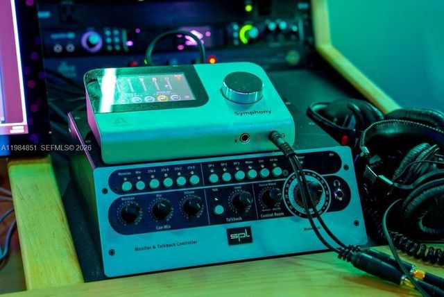 2100 NW 99th Ave, Doral, FL 33172