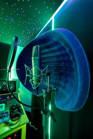 2100 NW 99th Ave, Doral, FL 33172