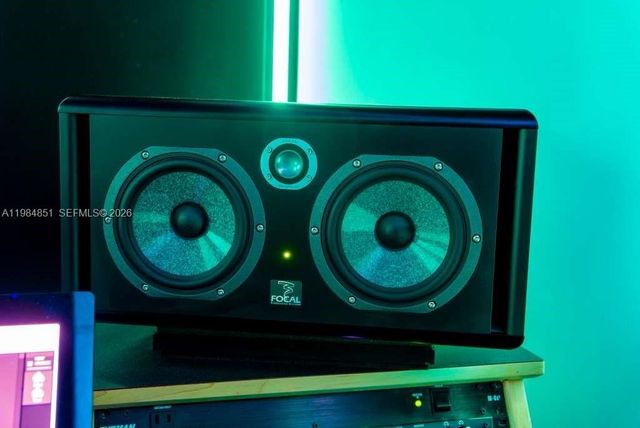 2100 NW 99th Ave, Doral, FL 33172