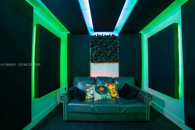 2100 NW 99th Ave, Doral, FL 33172