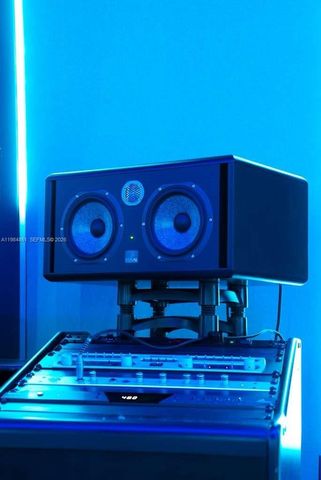 2100 NW 99th Ave, Doral, FL 33172