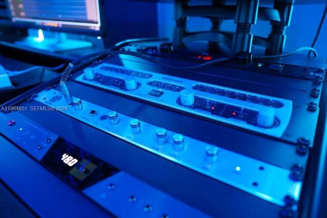 2100 NW 99th Ave, Doral, FL 33172