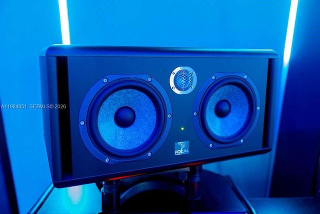 2100 NW 99th Ave, Doral, FL 33172