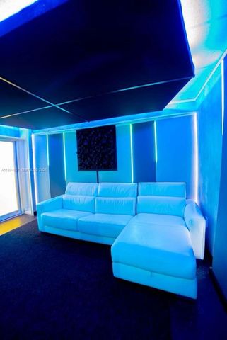 2100 NW 99th Ave, Doral, FL 33172