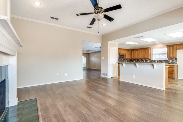 6804 Glen Dale Drive, Arlington, TX 76017