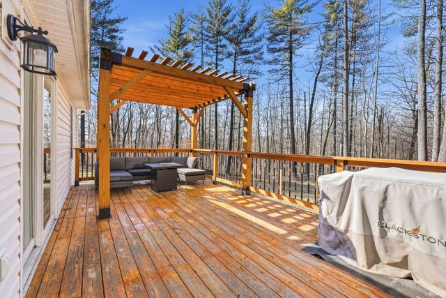 21 Spice Valley Court, Mitchell, IN 47446