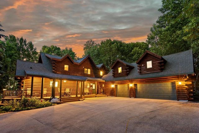 19 Hickory DRIVE, Random Lake, WI 53075
