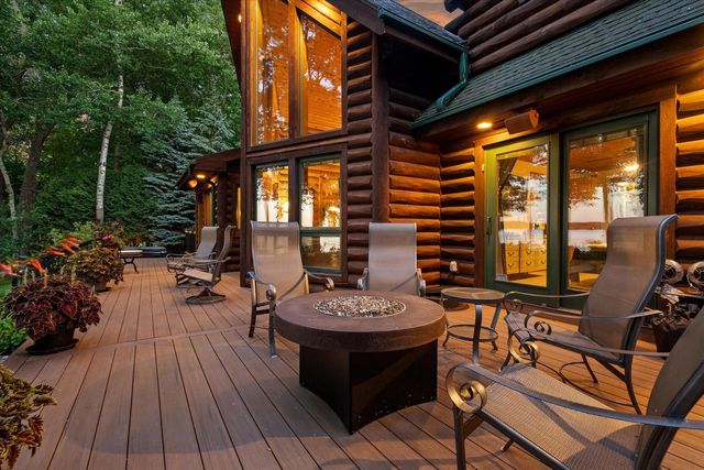 19 Hickory DRIVE, Random Lake, WI 53075
