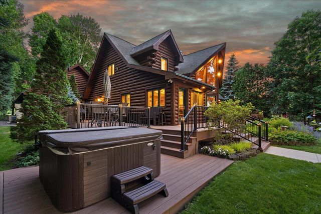 19 Hickory DRIVE, Random Lake, WI 53075