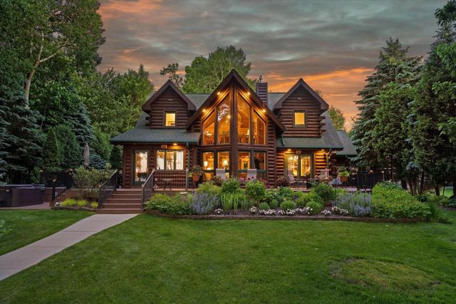 19 Hickory DRIVE, Random Lake, WI 53075
