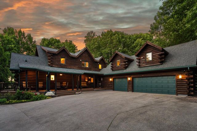 19 Hickory DRIVE, Random Lake, WI 53075