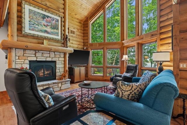 19 Hickory DRIVE, Random Lake, WI 53075