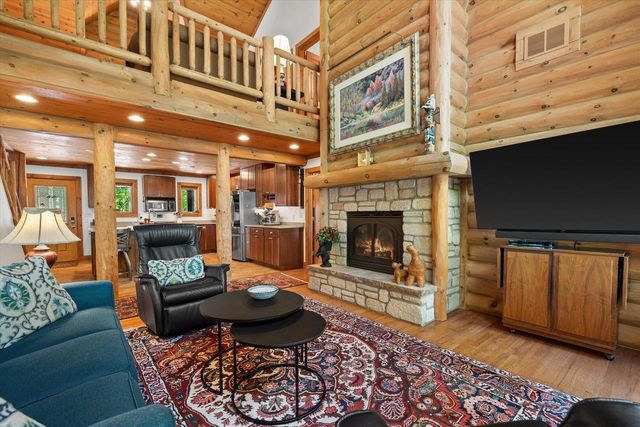 19 Hickory DRIVE, Random Lake, WI 53075