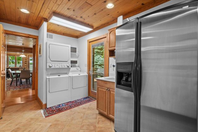 19 Hickory DRIVE, Random Lake, WI 53075