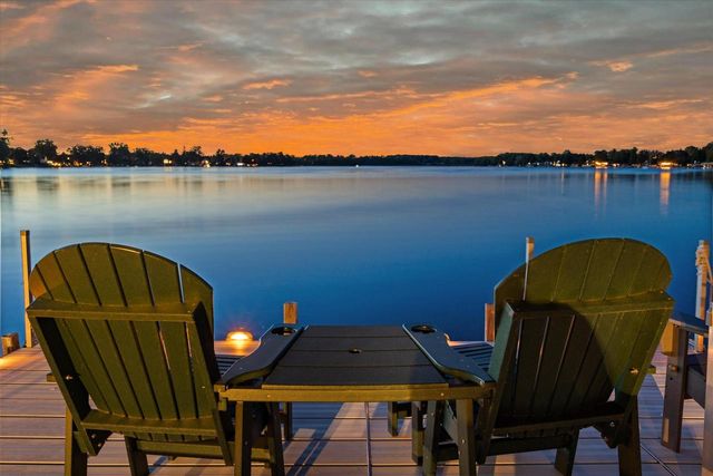 19 Hickory DRIVE, Random Lake, WI 53075