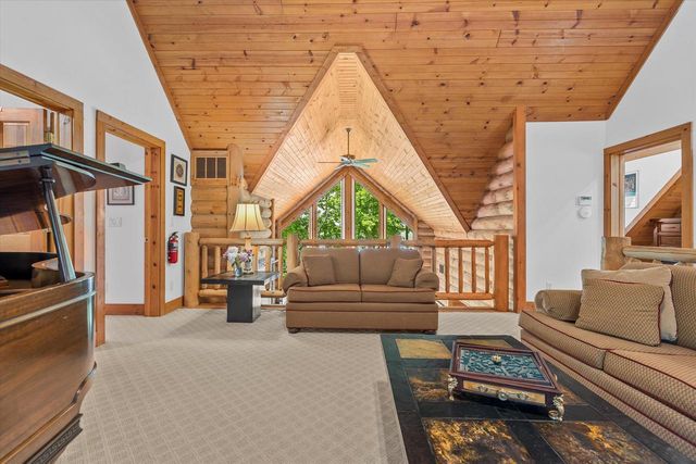 19 Hickory DRIVE, Random Lake, WI 53075