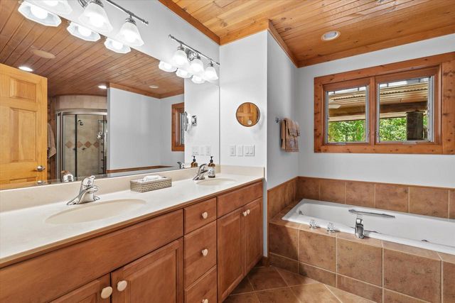 19 Hickory DRIVE, Random Lake, WI 53075