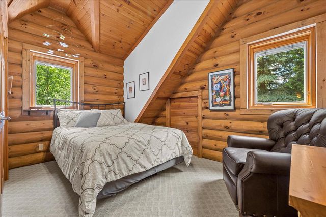 19 Hickory DRIVE, Random Lake, WI 53075