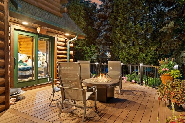 19 Hickory DRIVE, Random Lake, WI 53075
