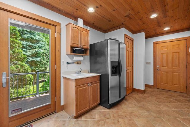 19 Hickory DRIVE, Random Lake, WI 53075