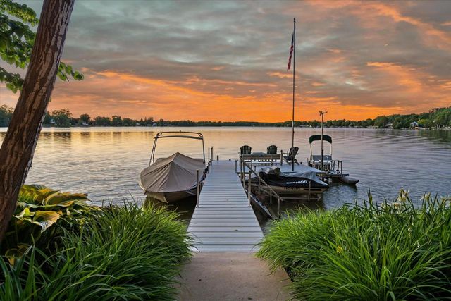 19 Hickory DRIVE, Random Lake, WI 53075