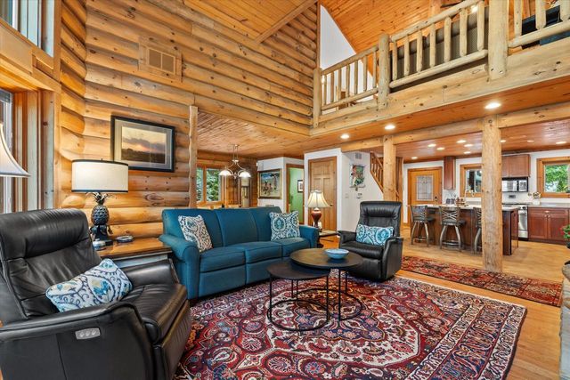 19 Hickory DRIVE, Random Lake, WI 53075