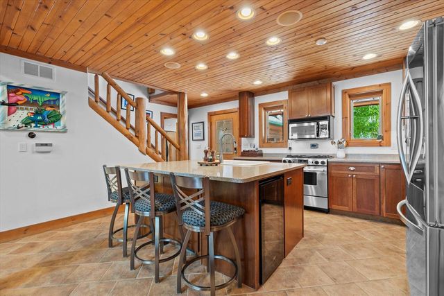 19 Hickory DRIVE, Random Lake, WI 53075