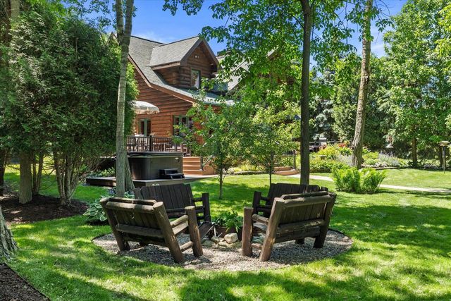 19 Hickory DRIVE, Random Lake, WI 53075
