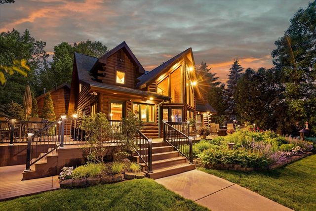 19 Hickory DRIVE, Random Lake, WI 53075