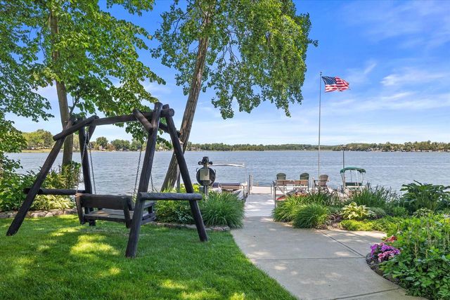 19 Hickory DRIVE, Random Lake, WI 53075