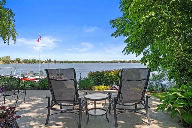 19 Hickory DRIVE, Random Lake, WI 53075