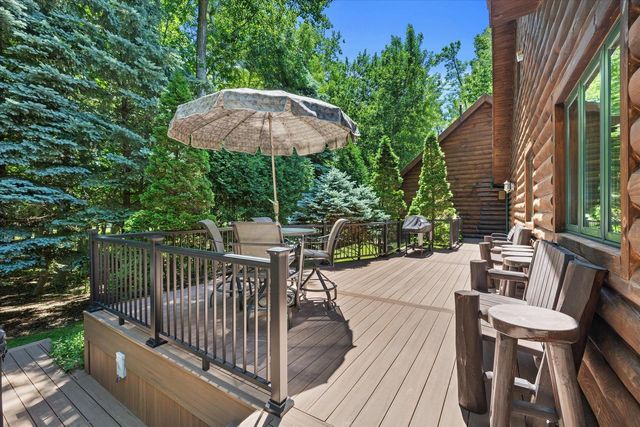 19 Hickory DRIVE, Random Lake, WI 53075