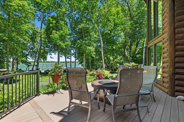 19 Hickory DRIVE, Random Lake, WI 53075