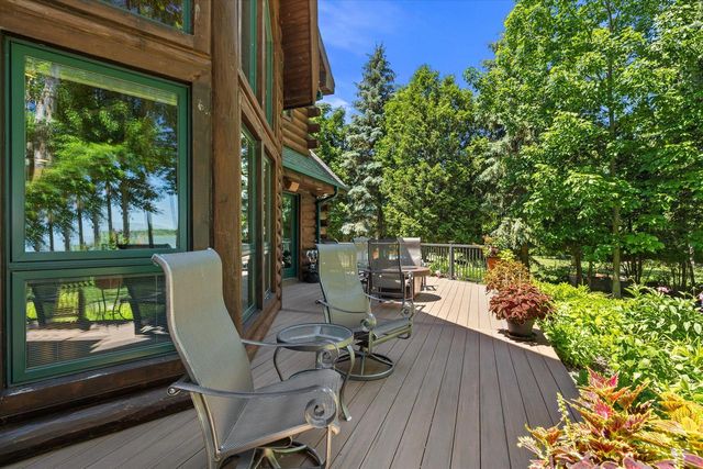 19 Hickory DRIVE, Random Lake, WI 53075