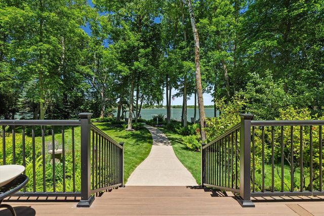 19 Hickory DRIVE, Random Lake, WI 53075