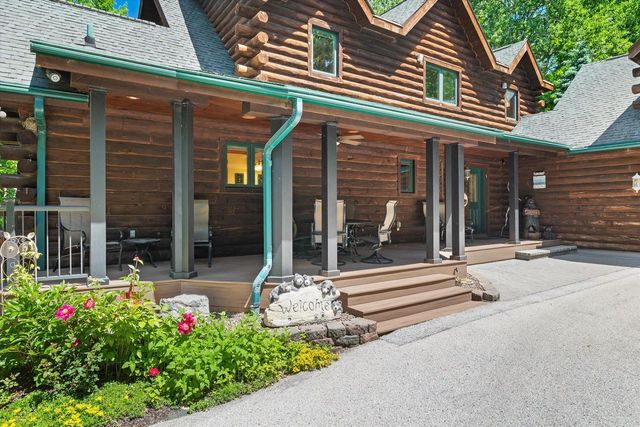 19 Hickory DRIVE, Random Lake, WI 53075