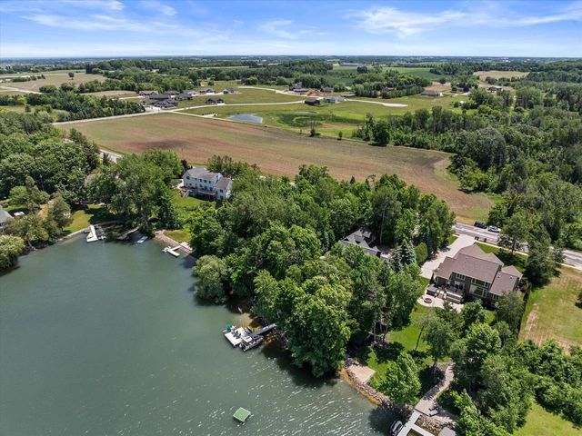 19 Hickory DRIVE, Random Lake, WI 53075
