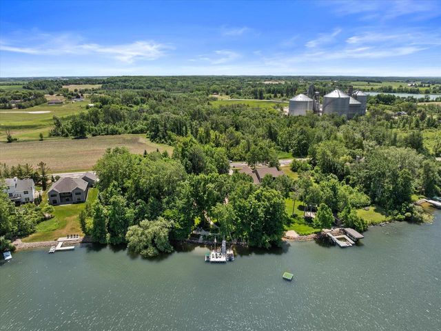19 Hickory DRIVE, Random Lake, WI 53075