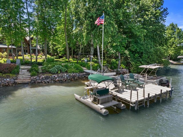 19 Hickory DRIVE, Random Lake, WI 53075