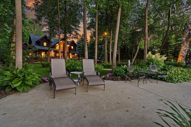 19 Hickory DRIVE, Random Lake, WI 53075