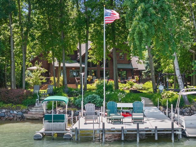 19 Hickory DRIVE, Random Lake, WI 53075
