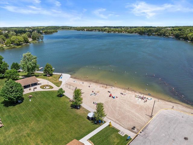 19 Hickory DRIVE, Random Lake, WI 53075