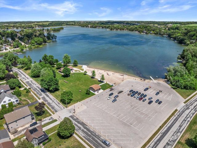 19 Hickory DRIVE, Random Lake, WI 53075