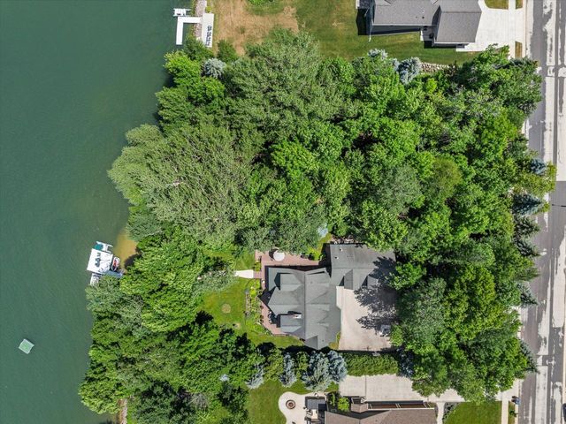 19 Hickory DRIVE, Random Lake, WI 53075