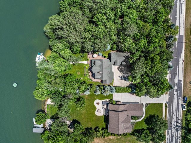 19 Hickory DRIVE, Random Lake, WI 53075