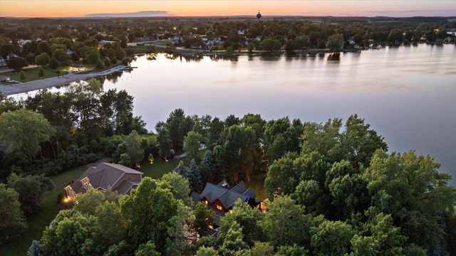 19 Hickory DRIVE, Random Lake, WI 53075