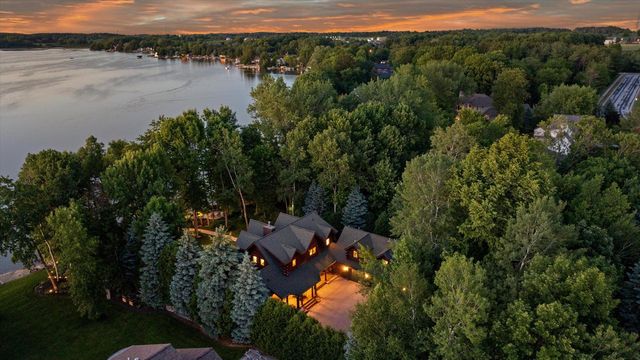 19 Hickory DRIVE, Random Lake, WI 53075