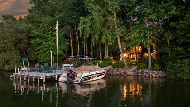 19 Hickory DRIVE, Random Lake, WI 53075