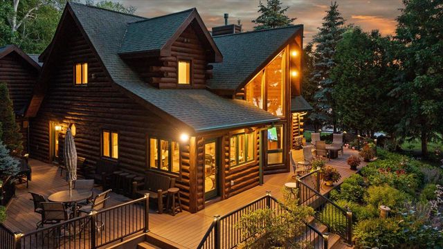 19 Hickory DRIVE, Random Lake, WI 53075