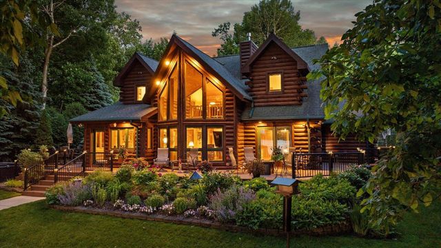 19 Hickory DRIVE, Random Lake, WI 53075